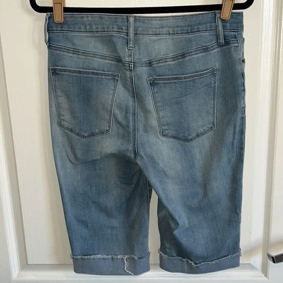 New York and Company - denim capri jeans - size 8 - Picture 4 of 10